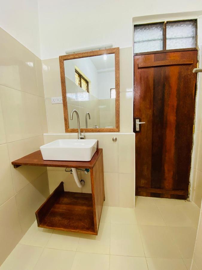 Habibis Bottle House Bed & Breakfast Nungwi Exterior photo