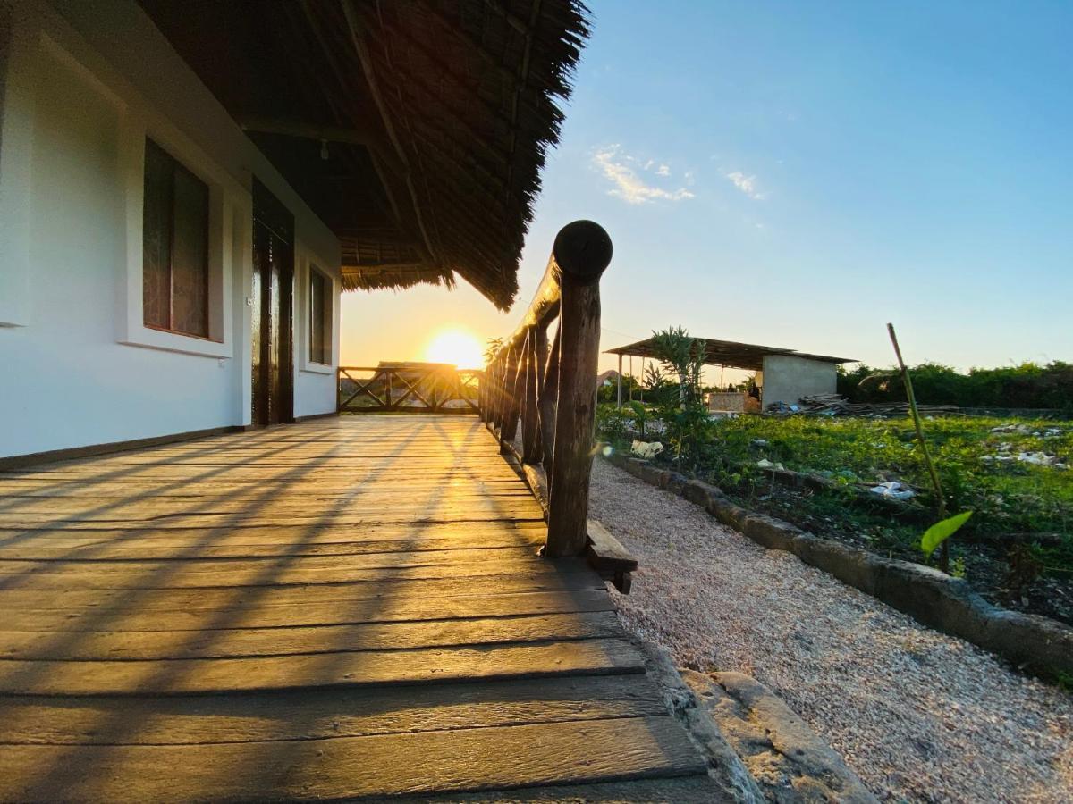 Habibis Bottle House Bed & Breakfast Nungwi Exterior photo