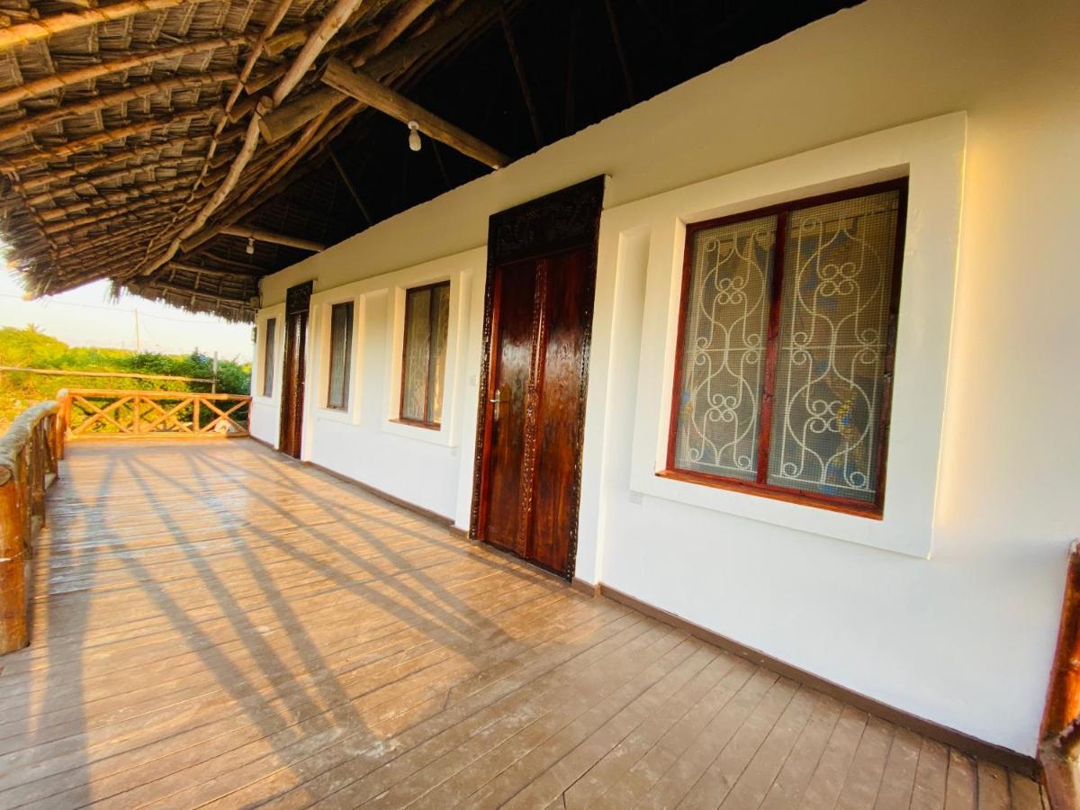 Habibis Bottle House Bed & Breakfast Nungwi Exterior photo